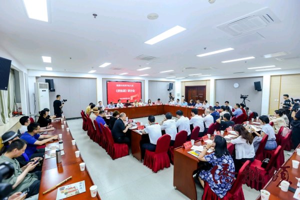 弘盛配资 潮剧本科班毕业大戏《侨批颂》研讨会顺利召开